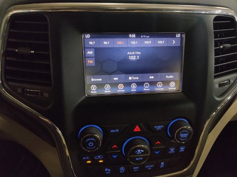 Used 2018 Jeep Grand Cherokee Laredo image 25