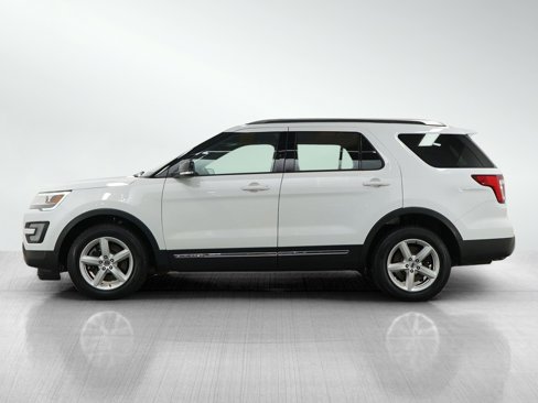 Used 2016 Ford Explorer XLT w/ Equipment Group 201A image 2