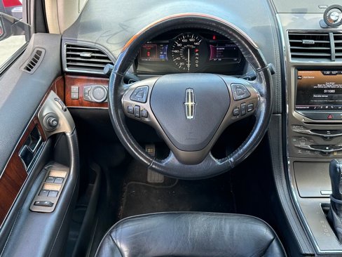 Used 2013 Lincoln MKX AWD image 10