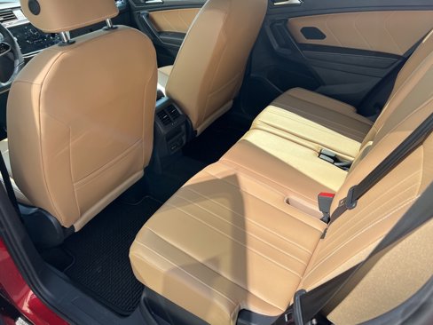 Used 2024 Volkswagen Tiguan SE R-Line image 59