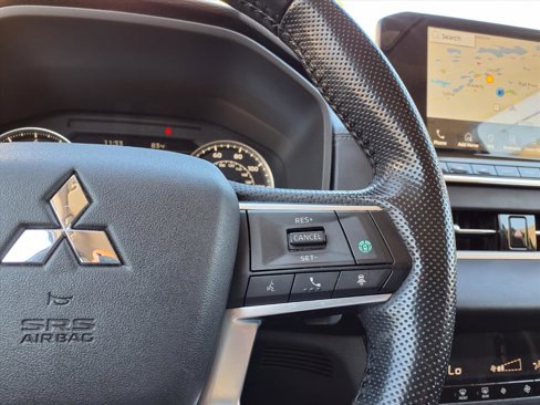 Used 2022 Mitsubishi Outlander SE image 16