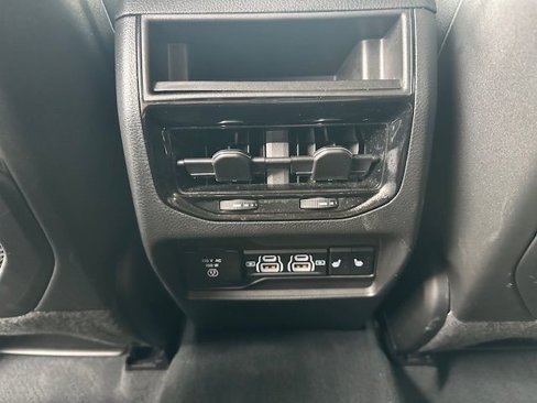 Used 2023 Jeep Grand Cherokee Limited w/ Black Appearance Package image 23
