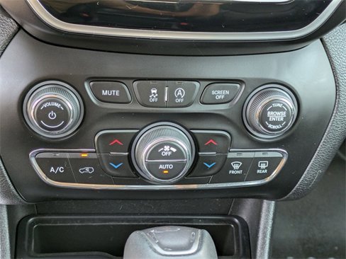 Used 2019 Jeep Cherokee Limited image 20