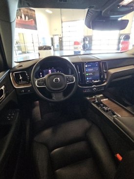 Used 2022 Volvo XC60 B5 Momentum image 22
