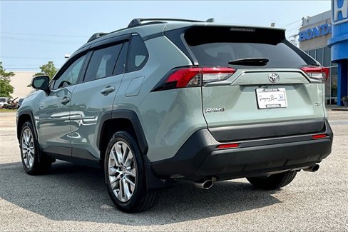 Used 2021 Toyota RAV4 XLE Premium image 10
