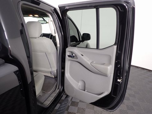 Used 2020 Nissan Frontier SV w/ Midnight Edition Floor Mats image 27