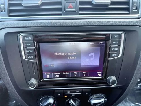 Used 2016 Volkswagen Jetta SE image 13