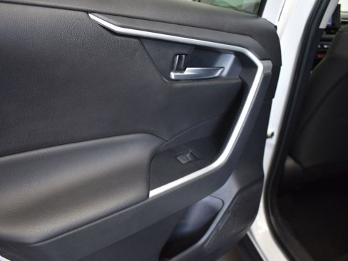 Used 2022 Toyota RAV4 XLE image 15