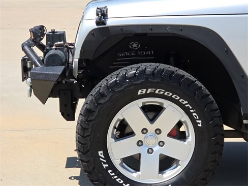 Used 2012 Jeep Wrangler Unlimited Sahara w/ Connectivity Group image 5