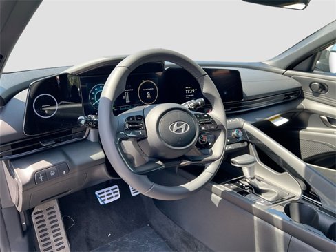 New 2025 Hyundai Elantra SEL image 9