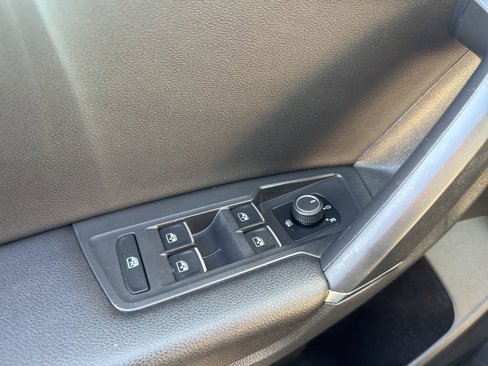 Used 2020 Volkswagen Tiguan SE w/ Panoramic Sunroof Package image 24