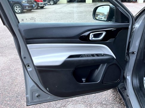 Certified 2023 Jeep Compass Limited image 10