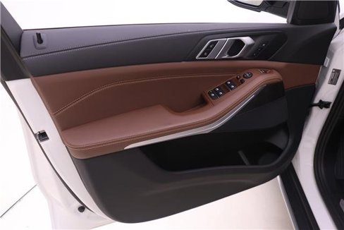 Used 2022 BMW X5 xDrive40i w/ Premium Package image 14