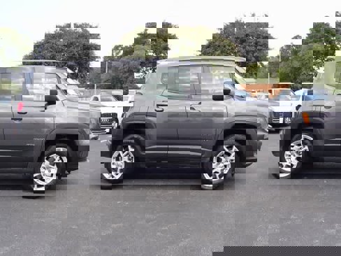 Used 2023 Jeep Renegade Latitude image 4