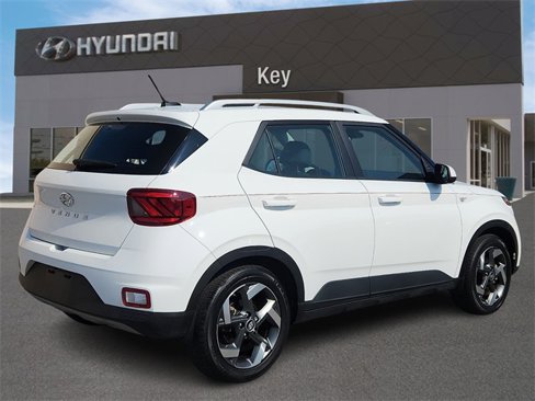 Certified 2023 Hyundai Venue SEL image 3