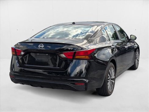 Used 2023 Nissan Altima 2.5 SV image 3