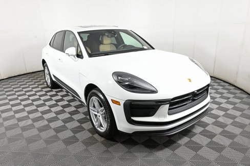 Certified 2025 Porsche Macan image 28