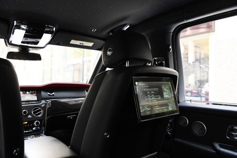 Used 2021 Rolls-Royce Cullinan Black Badge image 11