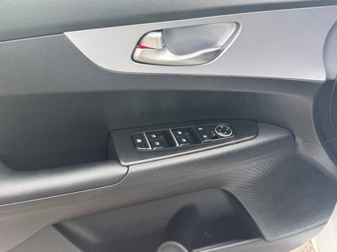 Used 2022 Kia Forte LXS image 11