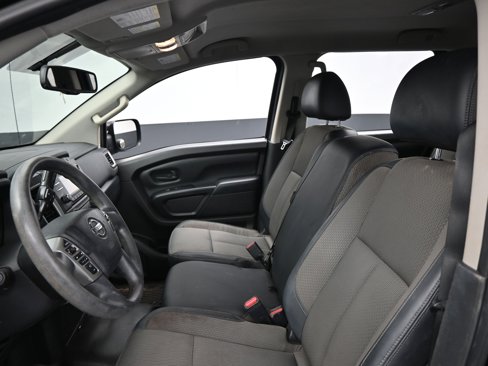 Used 2017 Nissan Titan S image 10