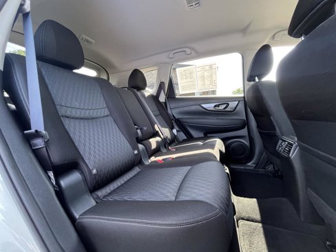 Used 2018 Nissan Rogue SV image 13