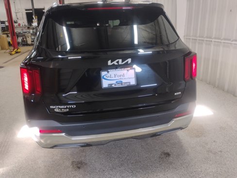 Used 2024 Kia Sorento S image 23