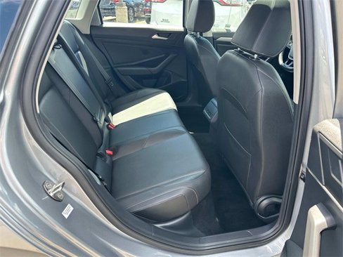 Used 2020 Volkswagen Jetta SE w/ SE Cold Weather Package image 11