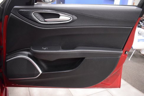 Used 2019 Alfa Romeo Giulia AWD w/ Cold Weather Package image 18