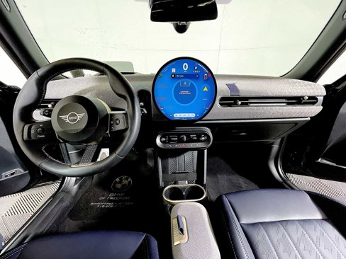 Used 2025 MINI Cooper 4-Door Hardtop image 12