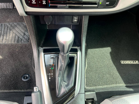 Used 2019 Toyota Corolla LE image 25