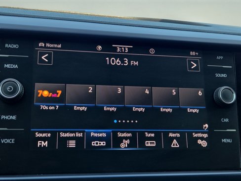 Used 2022 Volkswagen Taos SE image 18