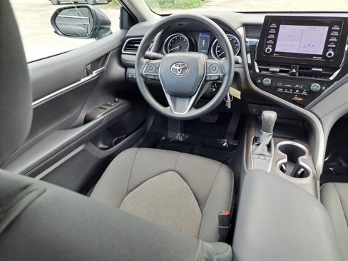 Used 2022 Toyota Camry LE image 8