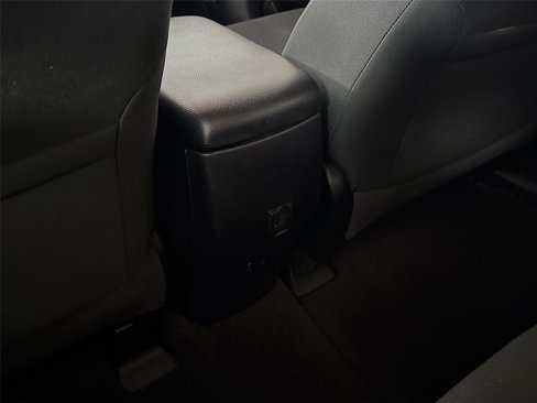 Used 2018 Toyota RAV4 LE image 36