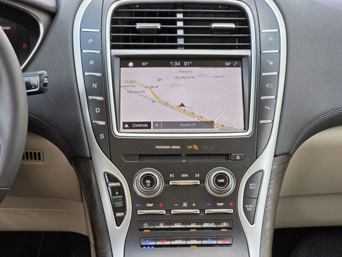 Used 2019 Lincoln Nautilus Reserve image 21