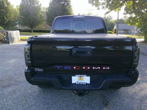 Used 2021 Toyota Tacoma Limited image 4