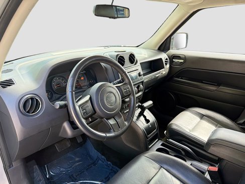 Used 2016 Jeep Patriot High Altitude image 2