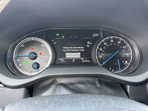 Used 2023 Toyota Venza XLE image 12