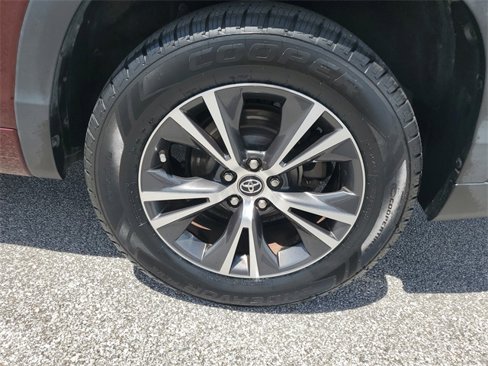 Used 2016 Toyota Highlander XLE image 36