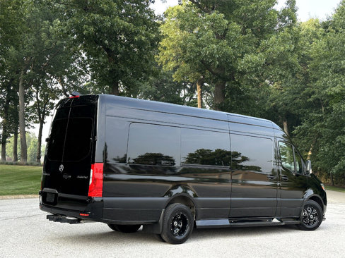 Used 2024 Mercedes-Benz Sprinter 3500 image 22