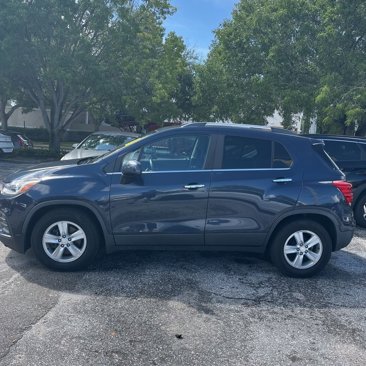 Used 2018 Chevrolet Trax LT w/ LT Convenience Package image 3
