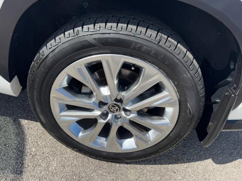Used 2021 Toyota Highlander Limited image 27