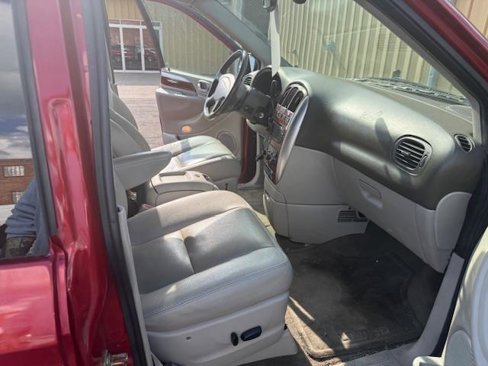 Used 2006 Chrysler Town & Country Limited w/ Trailer Tow Prep Group image 16