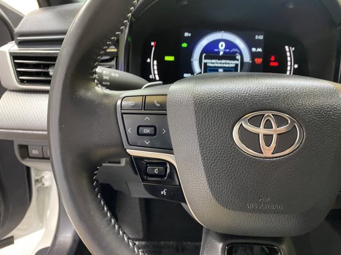 Used 2025 Toyota Camry SE image 34