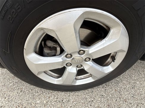Used 2019 Jeep Compass Latitude image 32