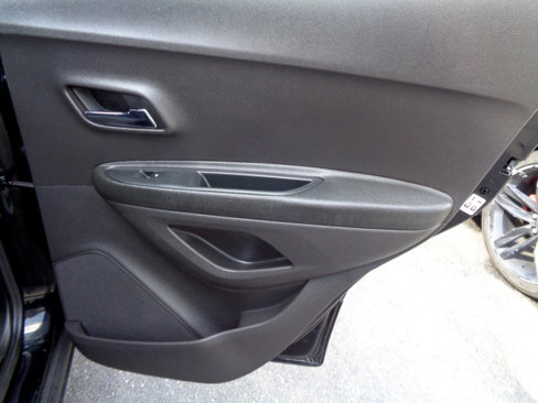 Used 2018 Chevrolet Trax LS image 27