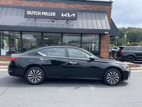 Used 2024 Nissan Altima 2.5 SV image 8