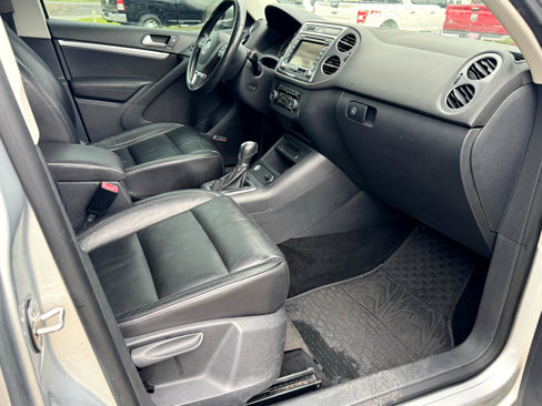 Used 2012 Volkswagen Tiguan SEL image 16