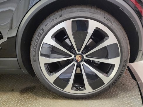 New 2025 Porsche Macan 4S Electric image 32
