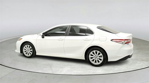 Used 2018 Toyota Camry LE image 5