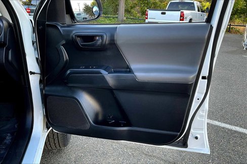 Used 2017 Toyota Tacoma SR image 22